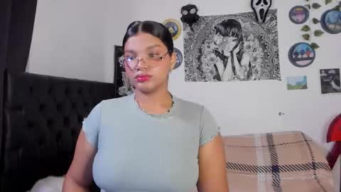 chloe_kisses online show from September 27, 11:04 am