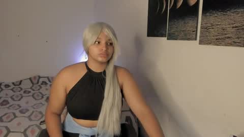 Snapshot of chloe_kisses chatting on April 8, 11:32 am chloe_kisses online show from April 8, 11:32 am
