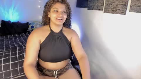 Snapshot of chloe_kisses chatting on April 24, 11:34 am chloe_kisses online show from April 24, 11:34 am