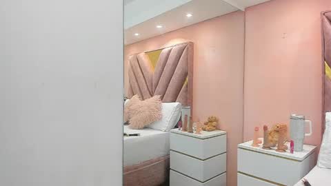 Chloe online show from May 5, 11:40 am