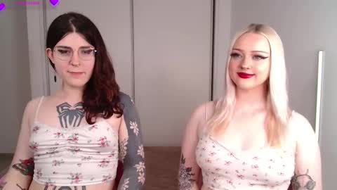 Snapshot of chloe_levine chatting on November 14, 7:45 pm Chloe Levine online show from November 14, 7:45 pm