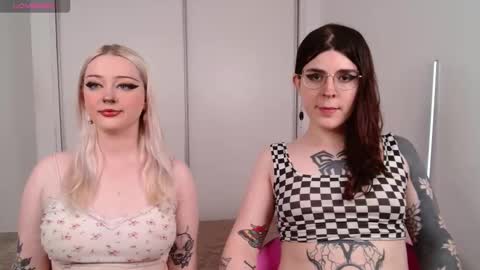 Snapshot of chloe_levine chatting on November 16, 8:36 pm Chloe Levine online show from November 16, 8:36 pm