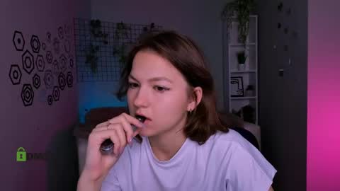 chloe_ley online show from April 29, 9:35 am
