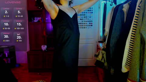 Snapshot of chloe_lorelai chatting on January 3, 11:46 am Chloe-Lorelei online show from January 3, 11:46 am