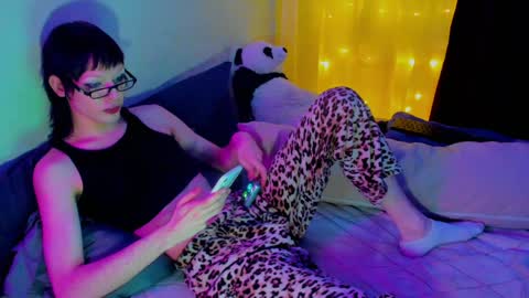 Snapshot of chloe_lorelai chatting on January 20, 7:46 pm Chloe-Lorelei online show from January 20, 7:46 pm