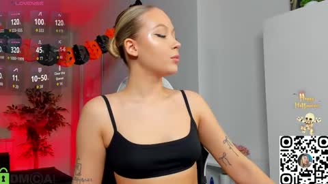 Snapshot of chloe_lov_ chatting on October 31, 1:50 am Chloe Lov GTM2 Mon Tue Thu Sat Sun 0400am - 1030m online show from October 31, 1:50 am