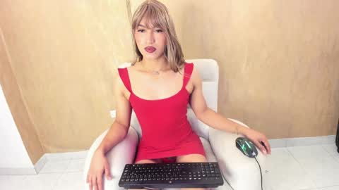 chloe_luxury online show from May 12, 1:19 pm