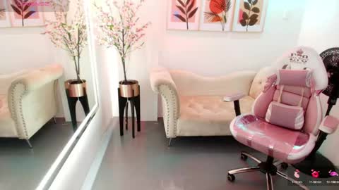 Chloe  online show from May 14, 12:01 pm