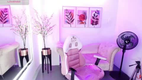 Chloe  online show from May 18, 11:49 am