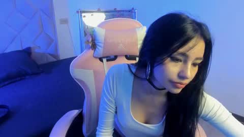 Chloe online show from February 7, 1:15 pm