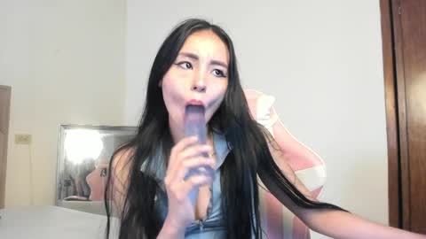 Chloe online show from March 30, 8:10 pm