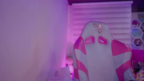 CLOE  online show from October 6, 9:01 pm