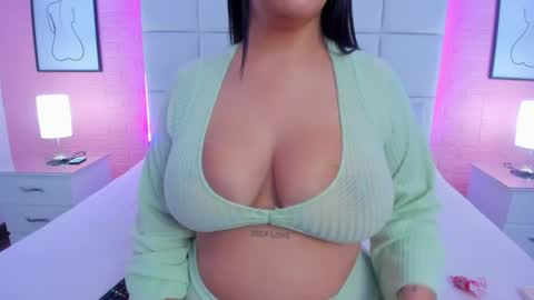 Snapshot of chloe_parker_ chatting on June 13, 4:10 am cloe online show from June 13, 4:10 am