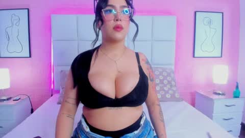 Snapshot of chloe_parker_ chatting on July 12, 8:44 pm cloe online show from July 12, 8:44 pm