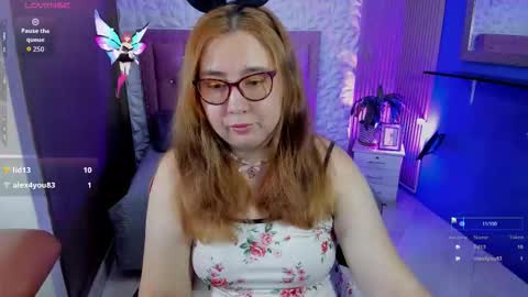 Snapshot of chloe_prg chatting on November 4, 1:21 pm chloe_prg online show from November 4, 1:21 pm