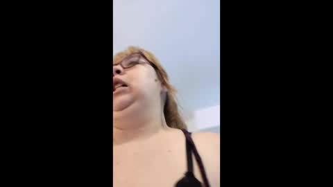 Snapshot of chloe_prg chatting on April 28, 4:39 am chloe_prg online show from April 28, 4:39 am