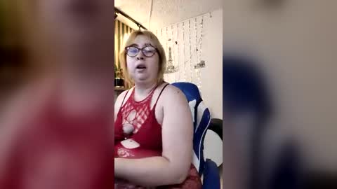 Snapshot of chloe_prg chatting on June 14, 1:58 am chloe_prg online show from June 14, 1:58 am