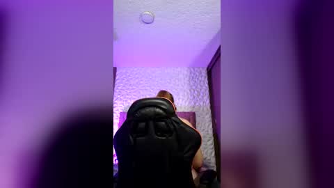 Snapshot of chloe_prg chatting on June 26, 5:01 am chloe_prg online show from June 26, 5:01 am