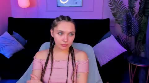 Chloe online show from June 28, 7:20 pm