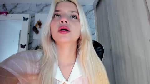 Chloe Miller  online show from June 21, 3:31 am