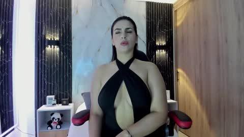 chloe online show from October 6, 10:45 am