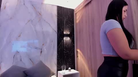 chloe online show from October 14, 10:27 am