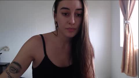 Snapshot of chloe_vahos chatting on February 27, 8:31 pm Chloe online show from February 27, 8:31 pm