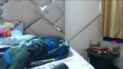 Snapshot of chloe_vahos chatting on March 10, 8:47 pm Chloe online show from March 10, 8:47 pm