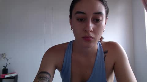 Snapshot of chloe_vahos chatting on March 20, 9:08 pm Chloe online show from March 20, 9:08 pm
