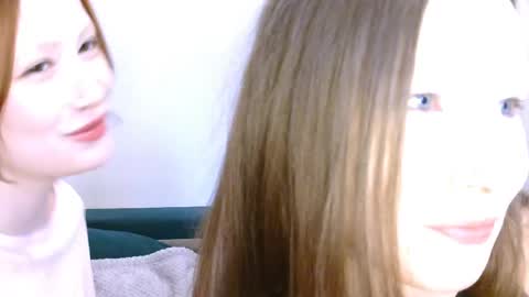 Snapshot of chloe_wifeys chatting on April 19, 3:55 pm Chloe online show from April 19, 3:55 pm