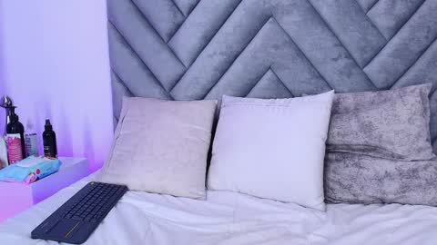 Snapshot of chloe_wilson7 chatting on March 3, 5:29 pm chloe_wilson7 online show from March 3, 5:29 pm