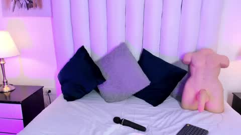 chloe_wilson7 online show from May 10, 11:26 am