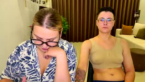 Eva and Sandra online show from April 19, 6:10 pm