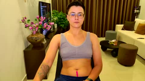 Eva and Sandra online show from April 24, 6:10 pm