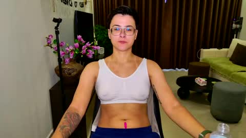 Snapshot of chloe_x_ chatting on May 24, 12:15 am Eva and Sandra online show from May 24, 12:15 am