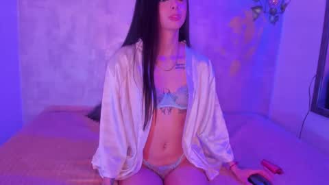 Snapshot of chloeaddamss chatting on March 11, 6:21 am 3 online show from March 11, 6:21 am
