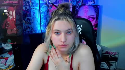 Snapshot of chloebloss0m chatting on February 23, 6:39 am Boni online show from February 23, 6:39 am