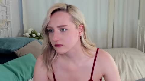 Chloe Deccker online show from May 31, 8:21 am