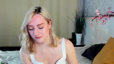 Chloe Deccker online show from June 11, 1:05 am