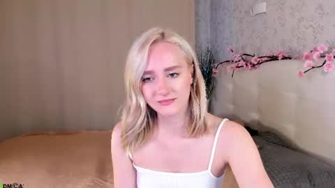 Chloe Deccker online show from June 22, 3:25 am