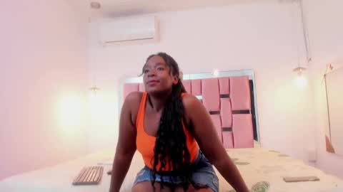 Snapshot of chloee_durand chatting on October 8, 2:04 pm cloe online show from October 8, 2:04 pm