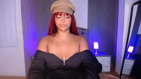 Snapshot of chloee_hs chatting on December 11, 3:35 am chloee_hs online show from December 11, 3:35 am