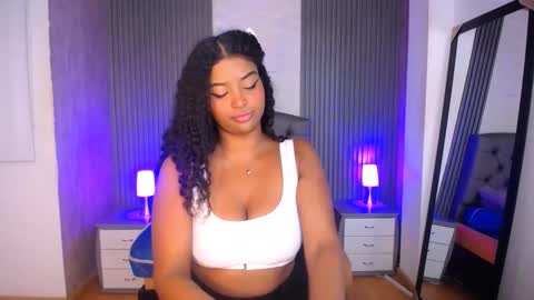 Snapshot of chloee_hs chatting on December 19, 3:18 am chloee_hs online show from December 19, 3:18 am