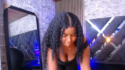 Snapshot of chloee_hs chatting on December 21, 3:14 am chloee_hs online show from December 21, 3:14 am