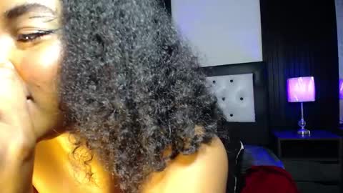 Snapshot of chloee_hs chatting on March 4, 6:15 am chloee_hs online show from March 4, 6:15 am