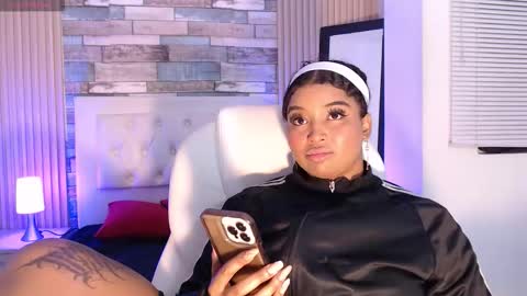 Snapshot of chloee_hs chatting on September 17, 3:19 am chloee_hs online show from September 17, 3:19 am