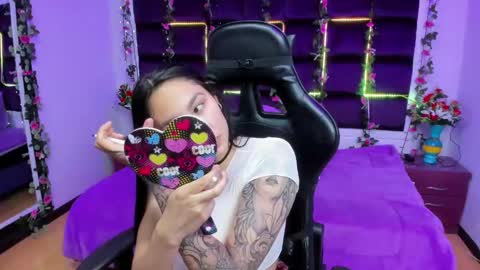 Snapshot of chloee_thompson chatting on February 18, 2:59 am ChloeeThompson online show from February 18, 2:59 am