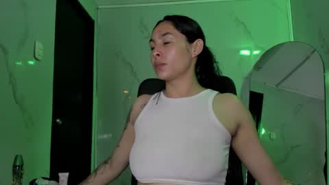 ChloeeThompson online show from December 23, 3:15 am