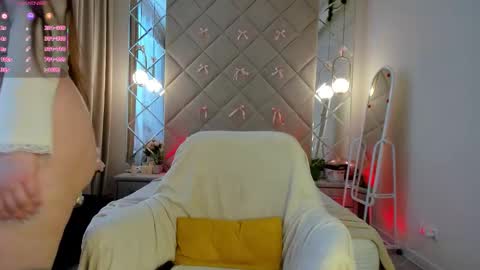 chloee white online show from March 9, 8:51 am