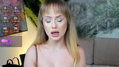 Chloee online show from November 17, 8:58 pm